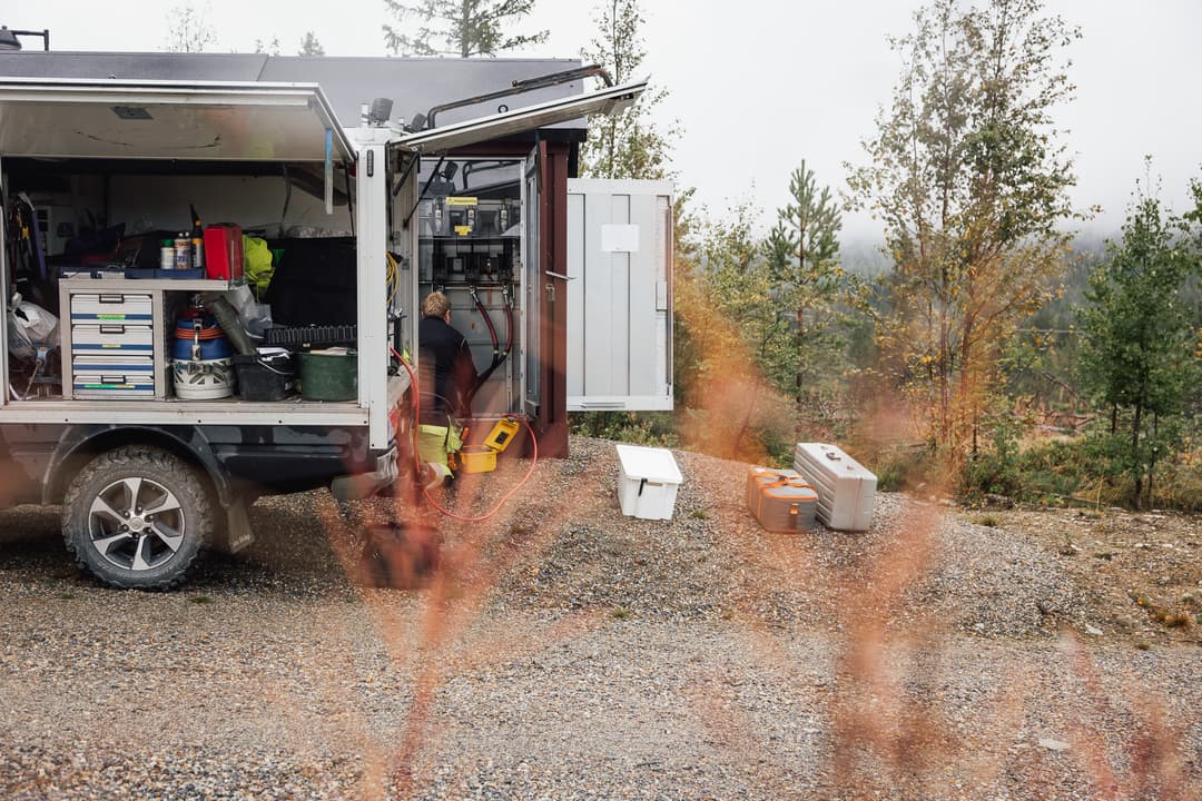 Arbetsfordon från BTEA. Vår personal underhåller och utvecklar elnätet året runt i Jämtland, Härjedalen och Medelpad för att förebygga strömavbrott.